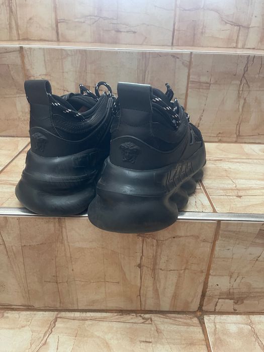 Versace chain reaction