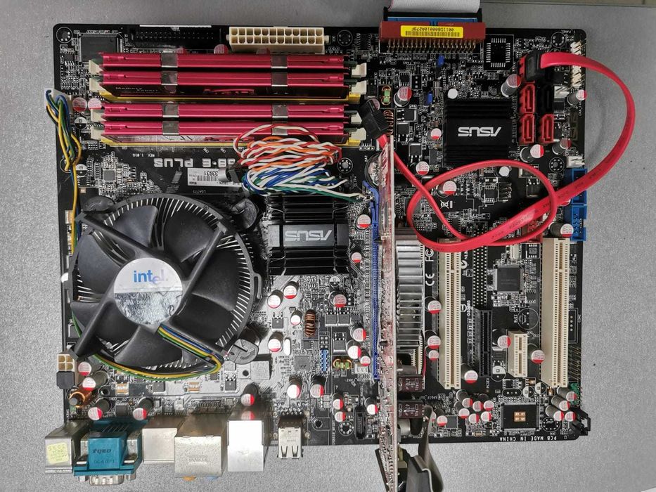 Placa de baza ASUS pentru descktop + sursa + HDD 500Mb.