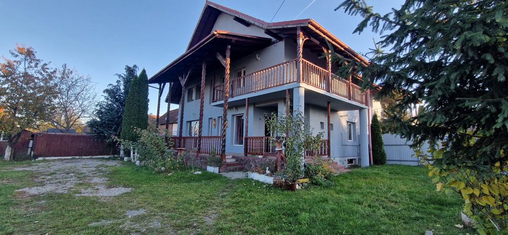 Închiriez pentru Crăciun/Revelion