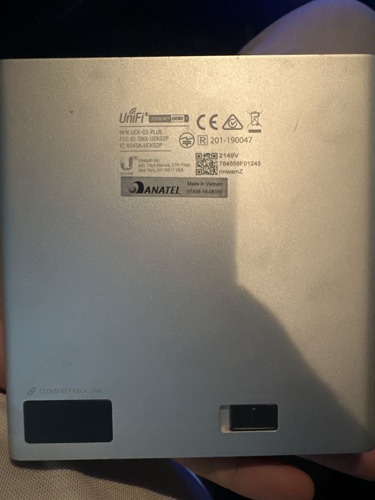 Сетевое оборудование :Ubiquiti UniFi Cloud Key Gen2 Plus