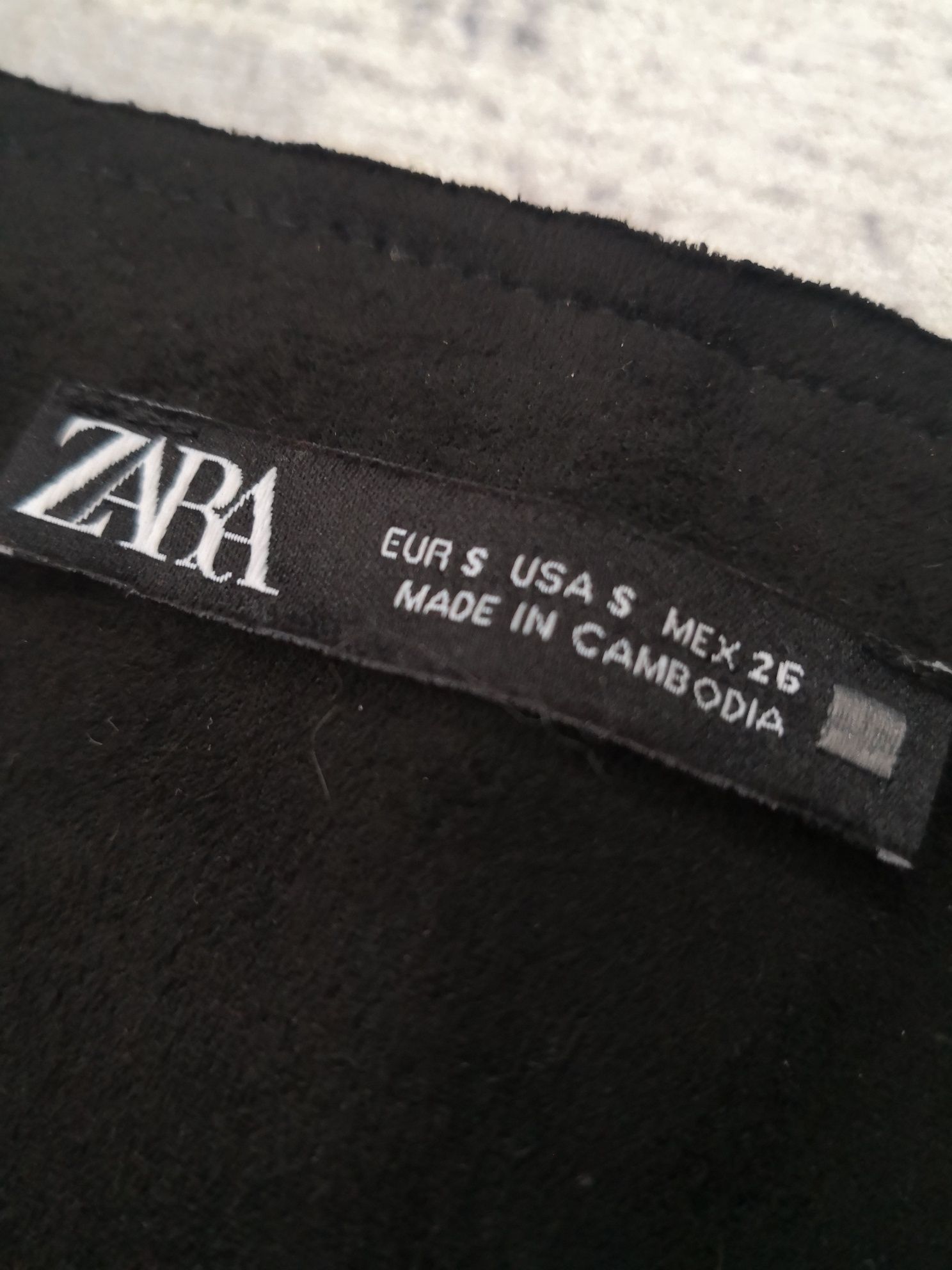 Велурен елек от Zara