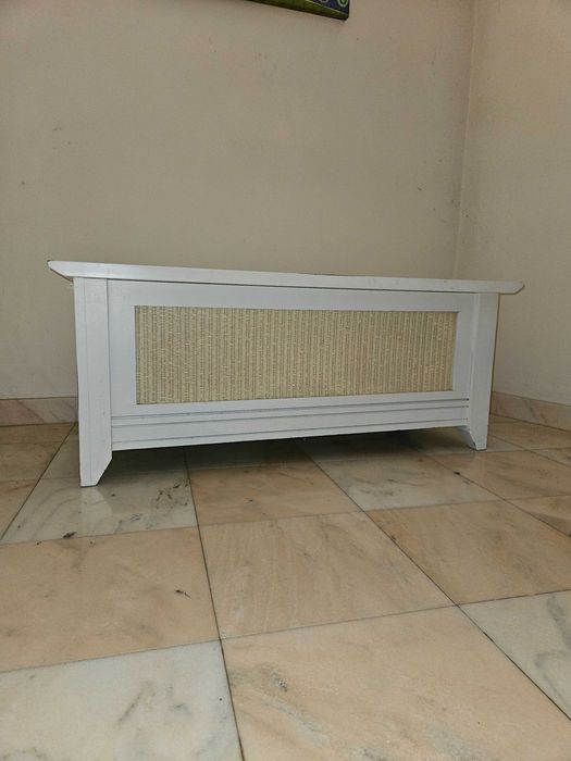 Vanzare mobila alba lemn si ratan Mobexpert -utilizat, stare buna