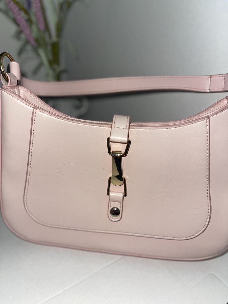 Розова чанта по модел на гучи златна закопчалка Gucci