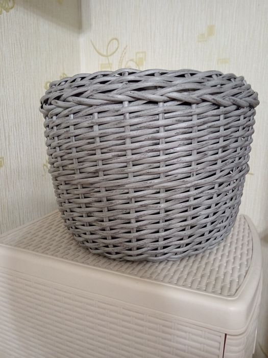 Кашпо для цветов из ротанга