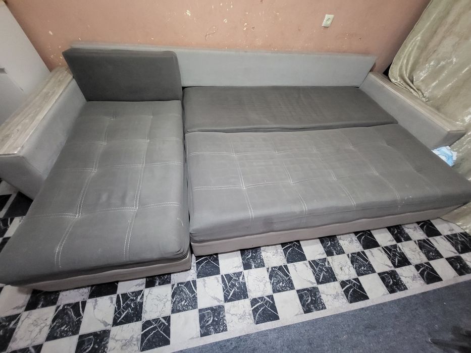 Продам диван серый