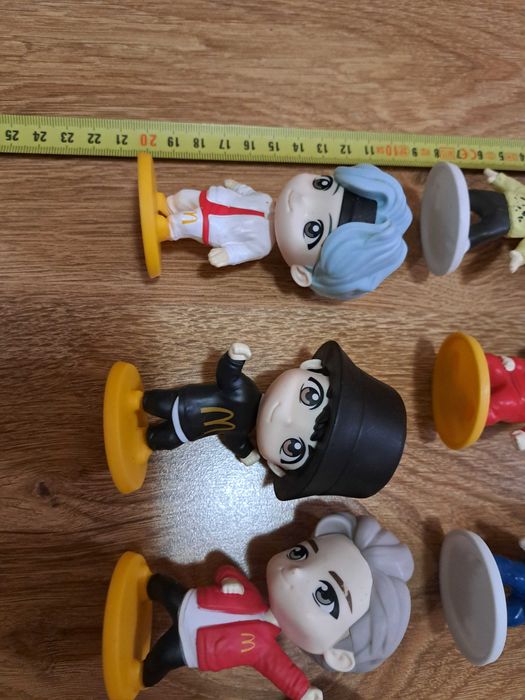 Lot 7 figurine BTS