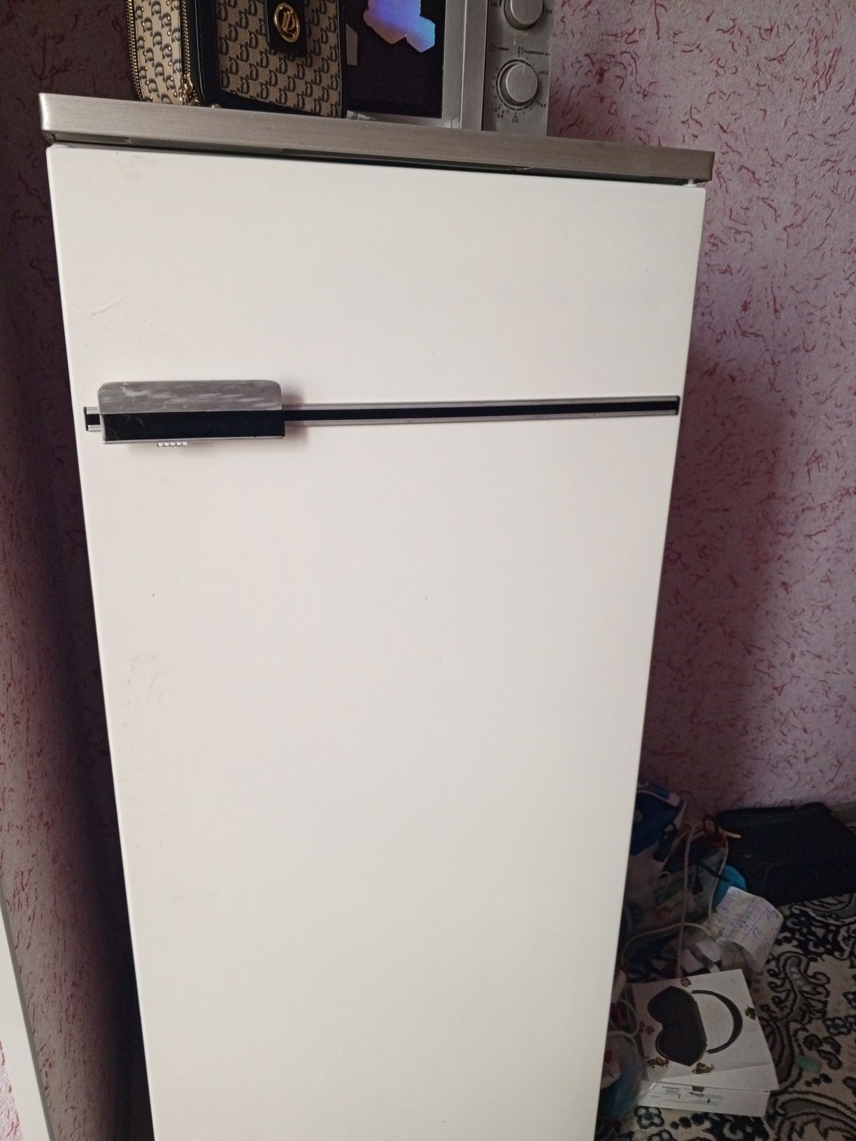 Холодильник сотилади  1500 мил сум