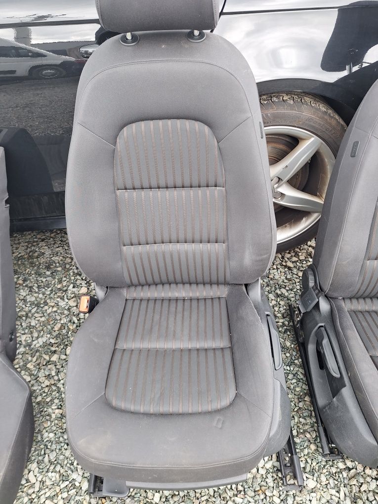 Interior Audi A4 B8 limuzina din material textil auto Germania