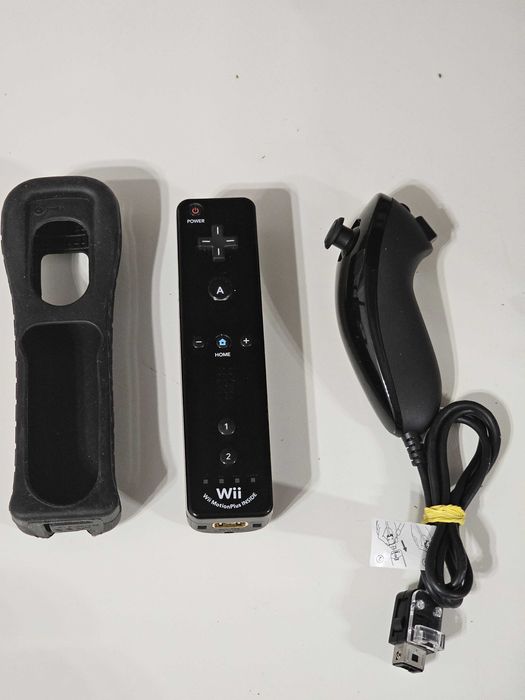 Nintendo Wiimote negru Motionplus Inside cu Nunchuck si husa colectie