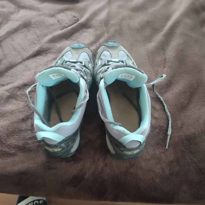 Оригинални туристически дамски обувки Саломон