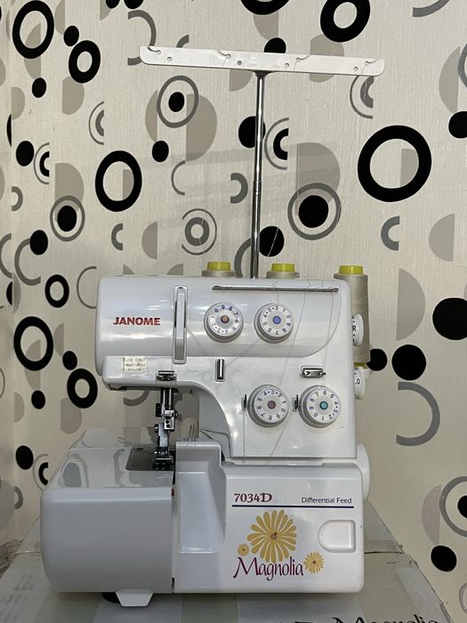 Срочно сатылады 10 ай қолданылған. Оверлок