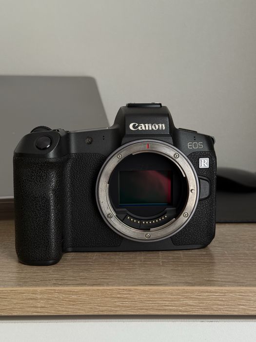 Продам фотоаппарат Canon R