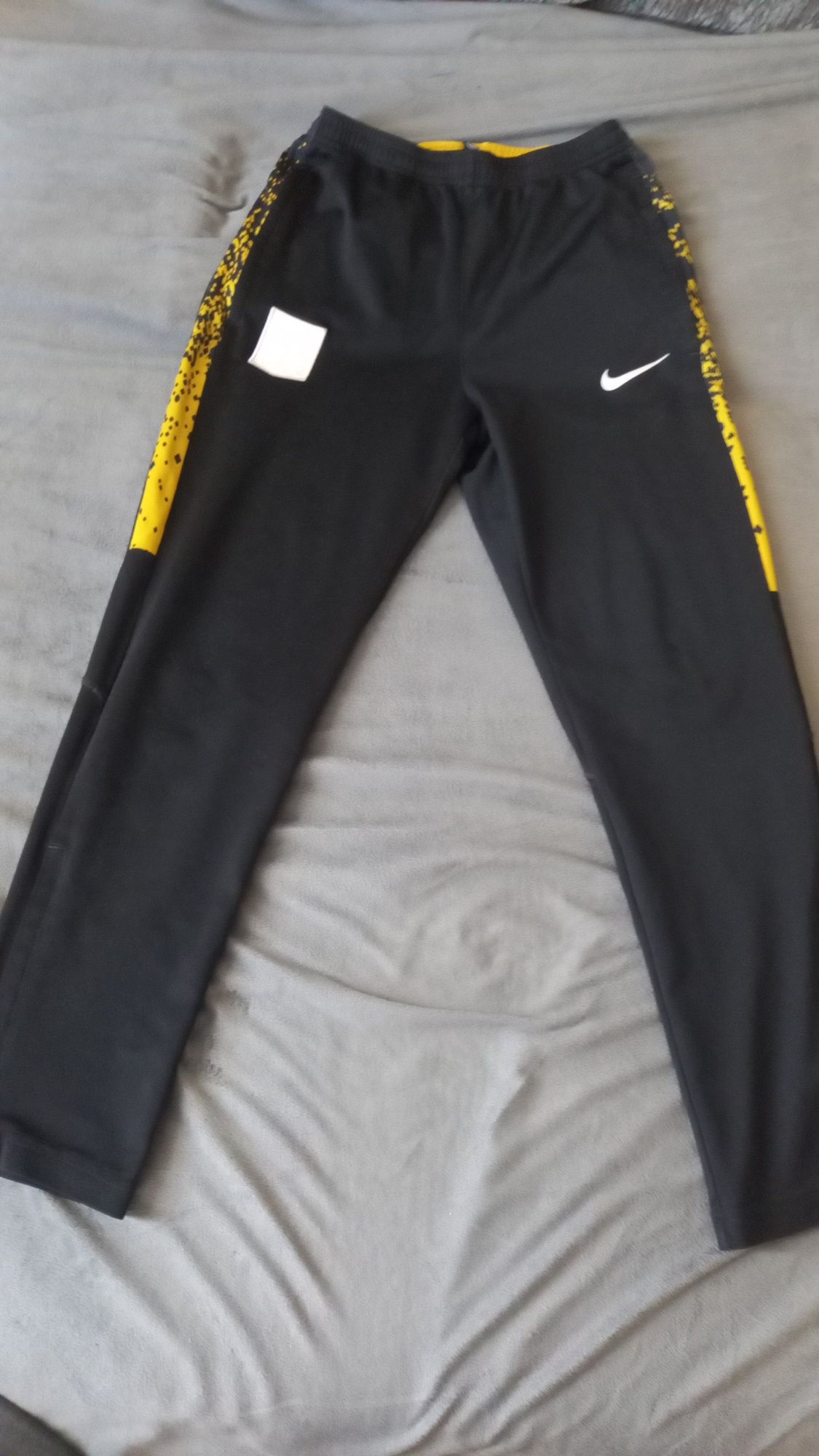 Долнище анцунг nike чисто нова
