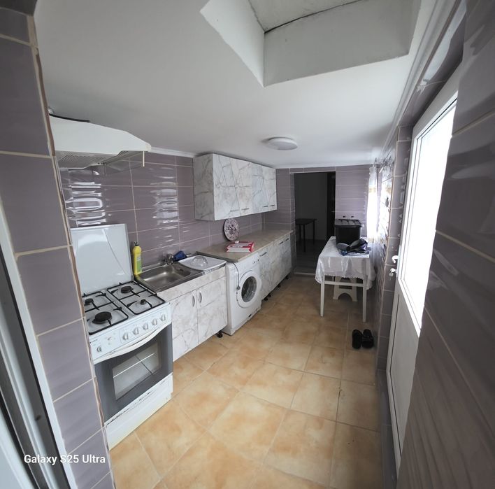 Inchiriez garsoniera la curte sector 2