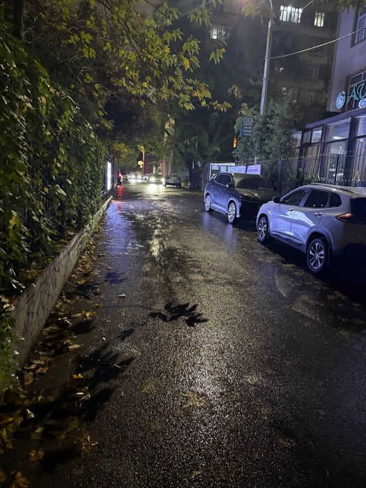 Ойбек отдельно стоящее здание 3соток 1250кв.м с арендатором срочно