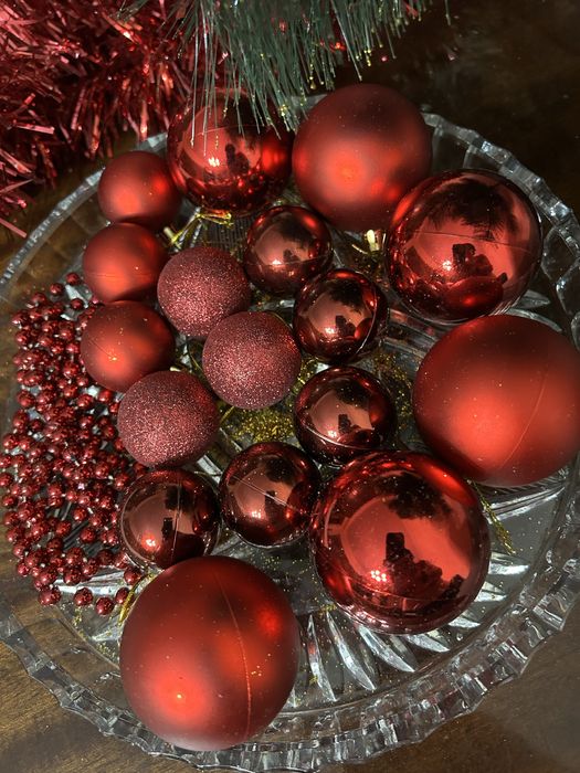 Продам настольную елку новую на подставке