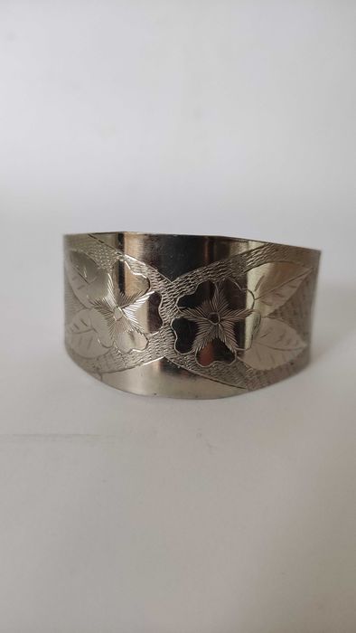 Широка гравирана гривна от сребрист метал