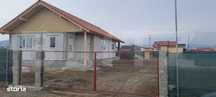 Casa la rosu cu 4 camere, 1134 mp teren, zona Barabant