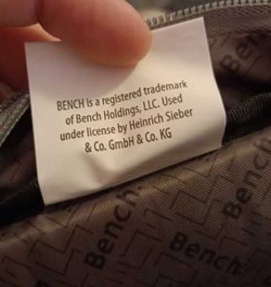 Чисто нова оригинална чантичка Bench