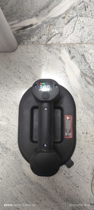 Ventuza  profesionala  cu baterie pentru gresie  ,geam ,.. etc 300 kg