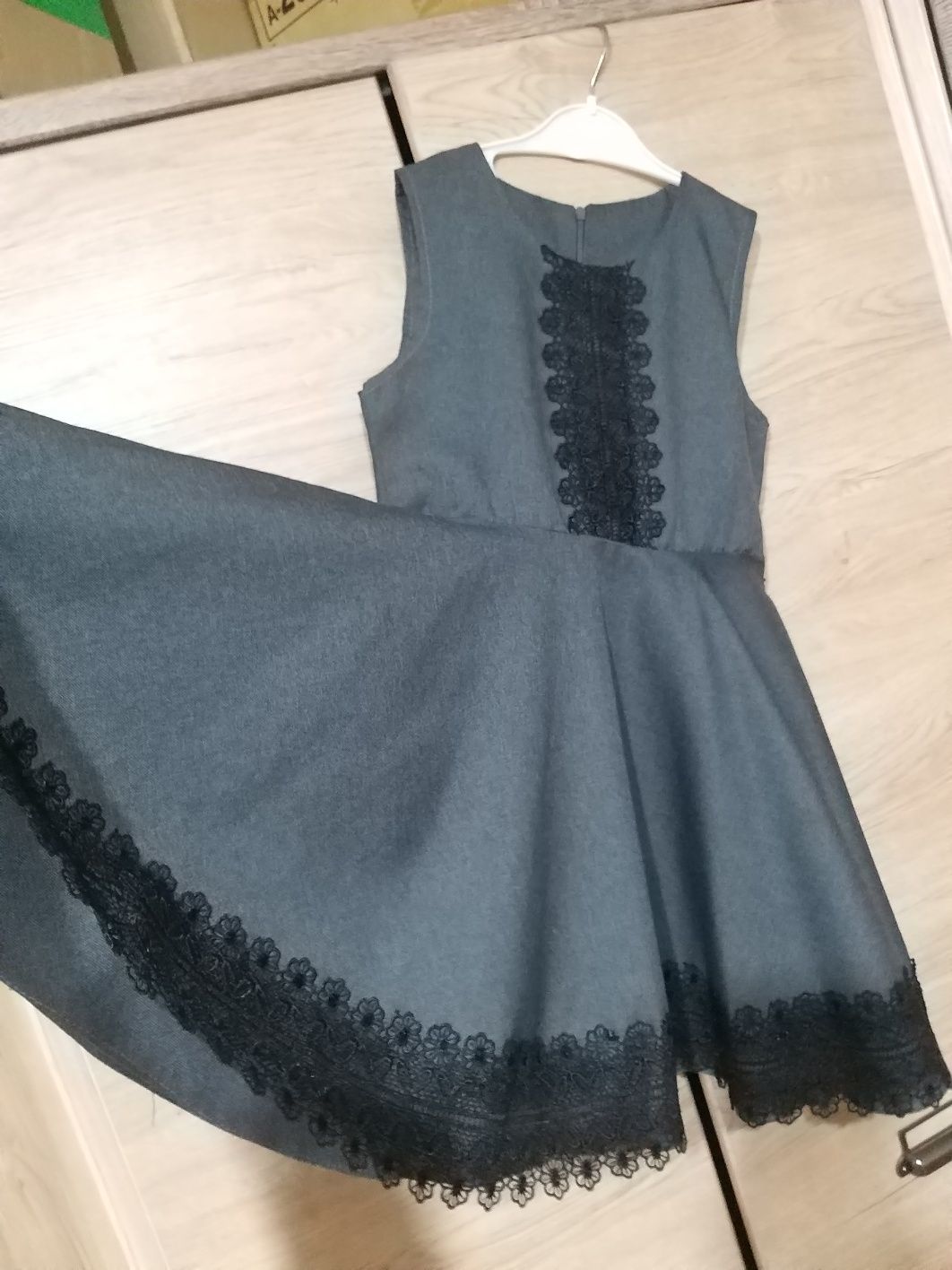 Сарафан платье серого цвета очень красивый для школы можно 5-9 лет