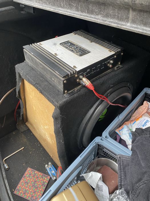 Бас каса с усилвател