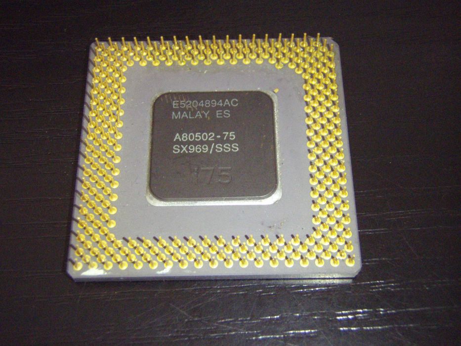 Componente vintage procesoare Intel A80502-75 A80502-90 A80486DX-33