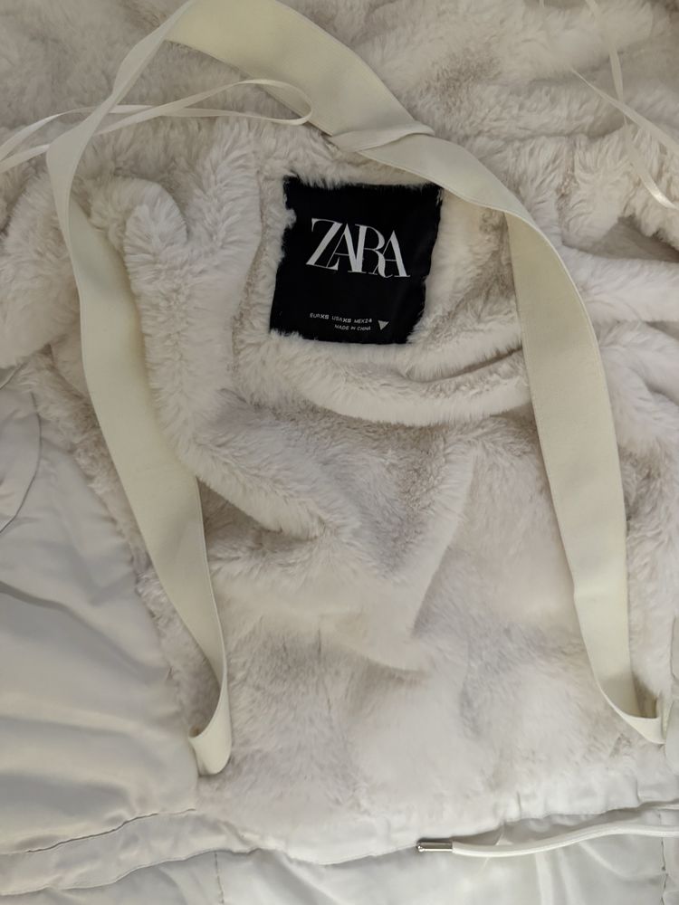 Бяло зимно яке Zara