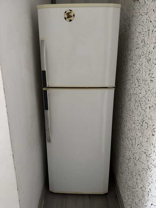 Холодильник двухкамерный