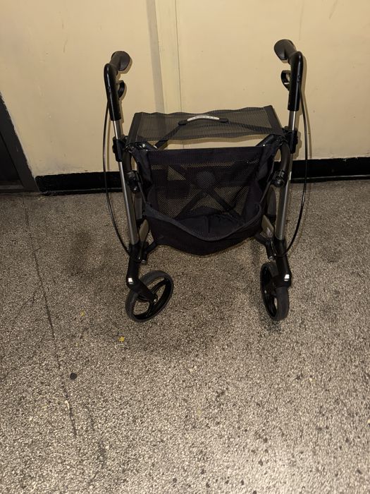 Cadru rulant din aluminiu pliabil batrani dizabilitati (ca nou)
