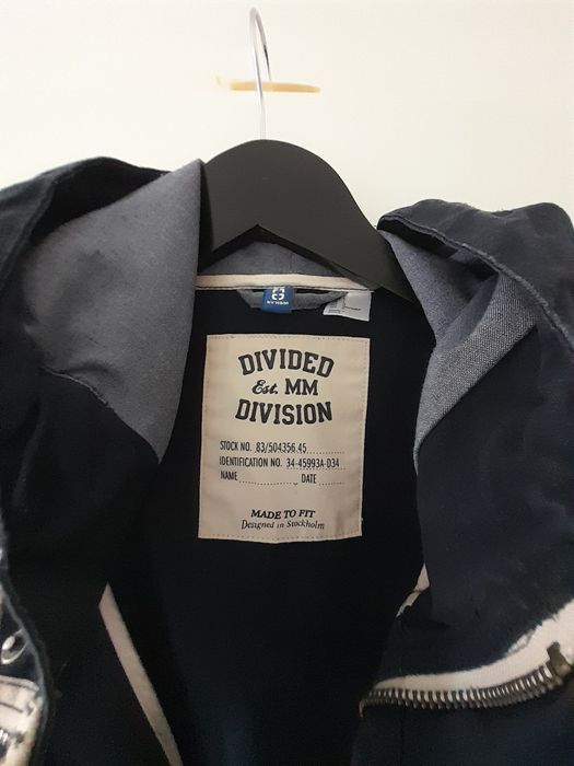 Geaca, Devided Division, 60 in loc de 200 ron, purtata odata