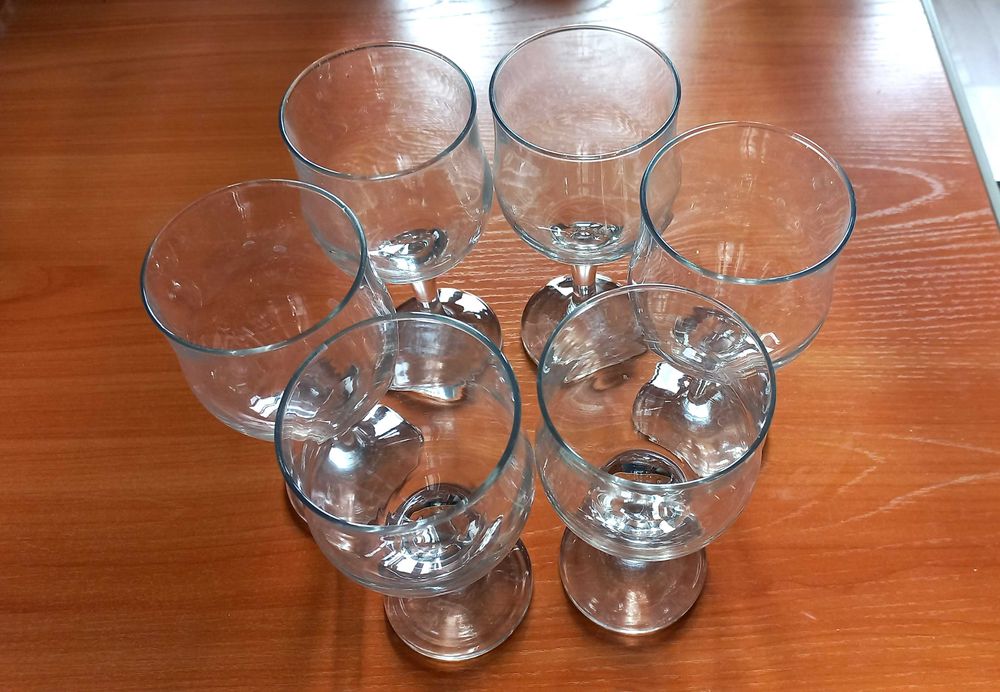 Фужеры,практически новые,шесть штук.