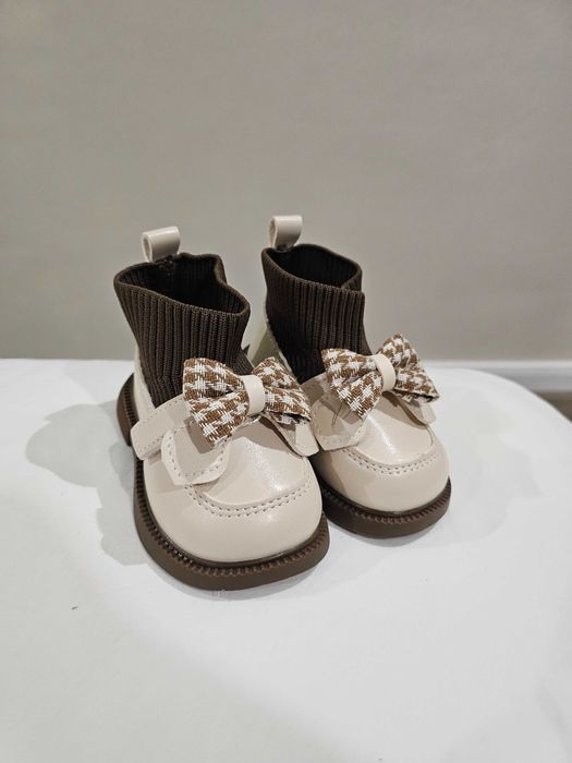 Детски боти от Еко Кожа тип “Челси” с Ластичен Глезен и Панделка