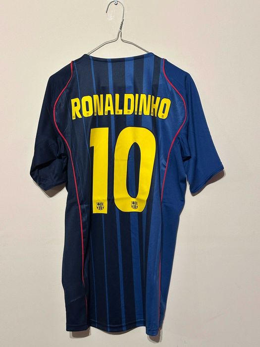 Тениска на Ronaldinho в Barcelona - НОВО ; НАЙ ДОБРА ЦЕНА!