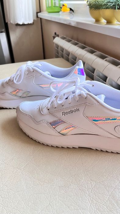 Оригинални кожени  хамелеон маратонки Reebok