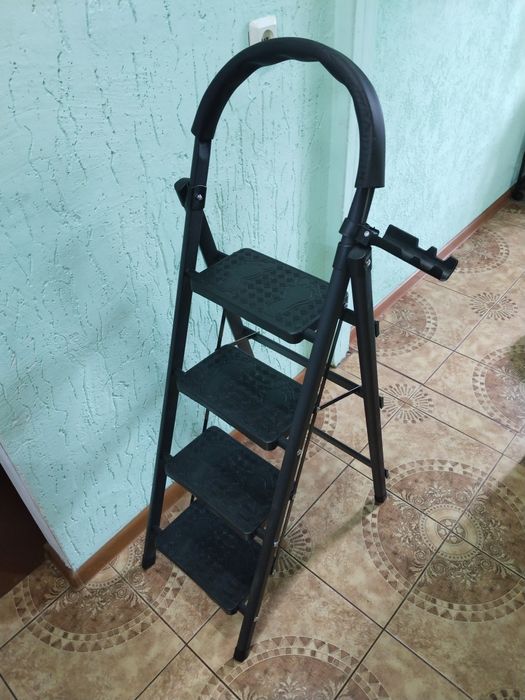 Продам новую стремянку
