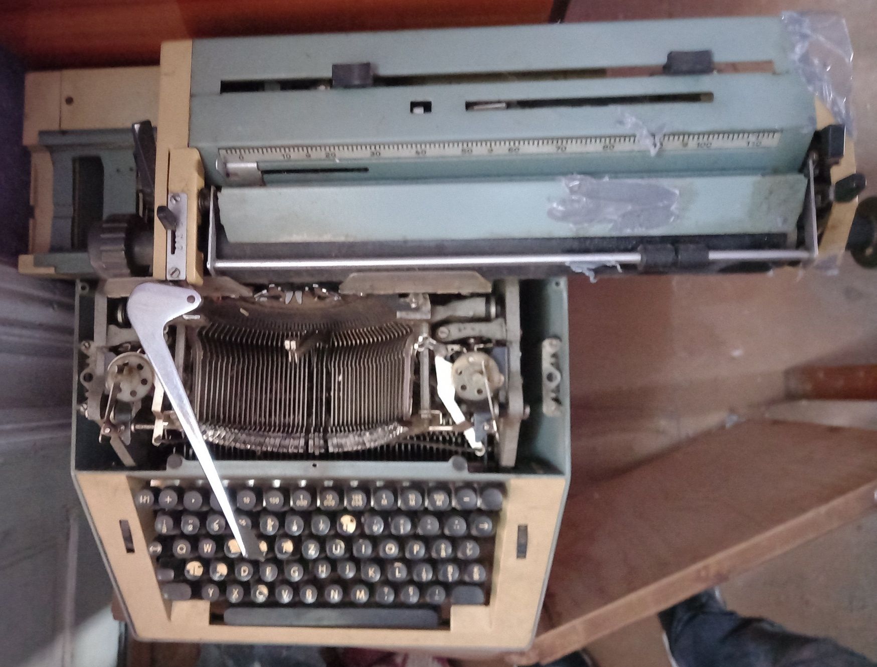 Masina de scris defecta,piese.