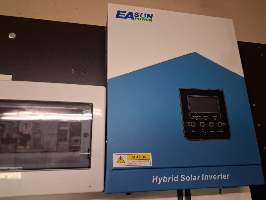 Sistem complet fotovoltaic invertor baterie panouri