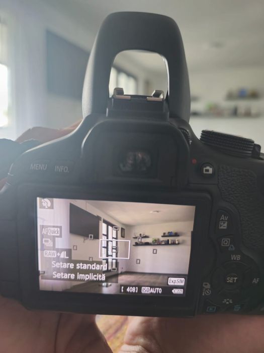 Canon EOS 600D + obiectiv canon zoom lens 18-135 mm image stabilizer