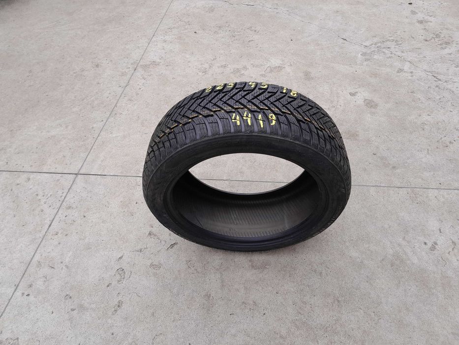 O anvelopa de iarna 225 45 18 nokian watherproof