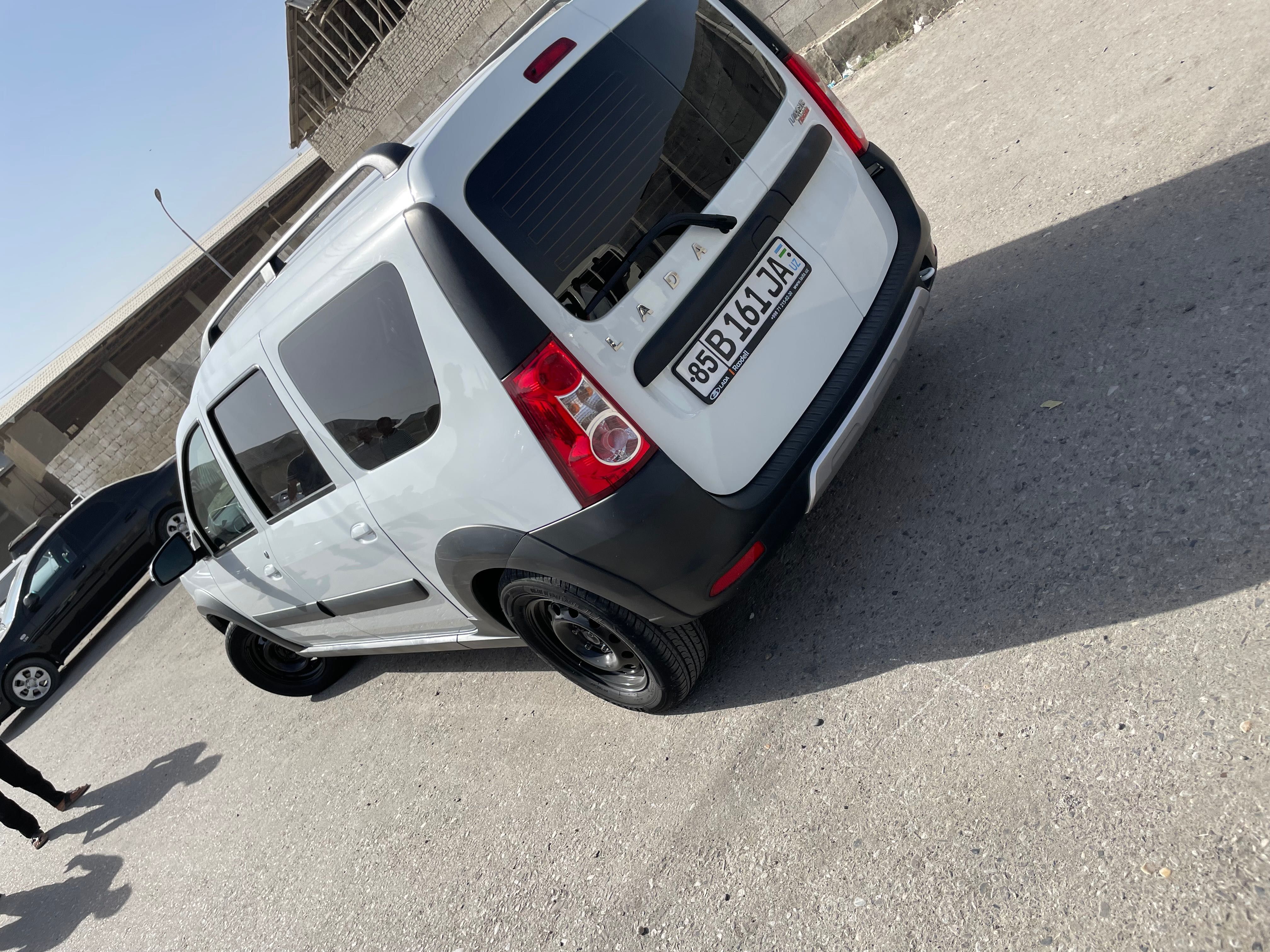 LADA LRGUS full padetsiya