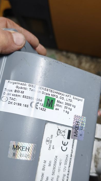 vand un cantar electric 3000kg.