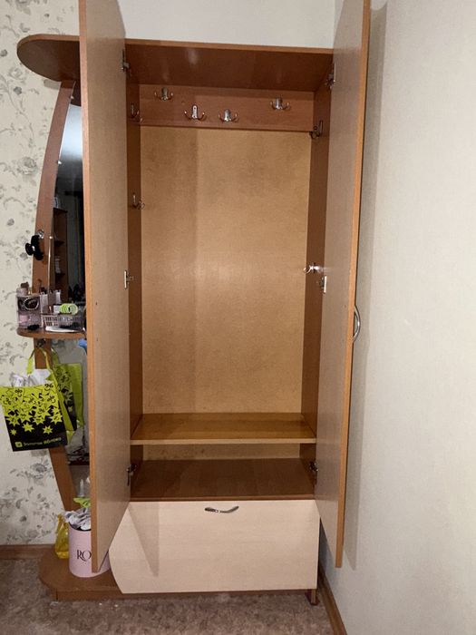 Продам прихожую.