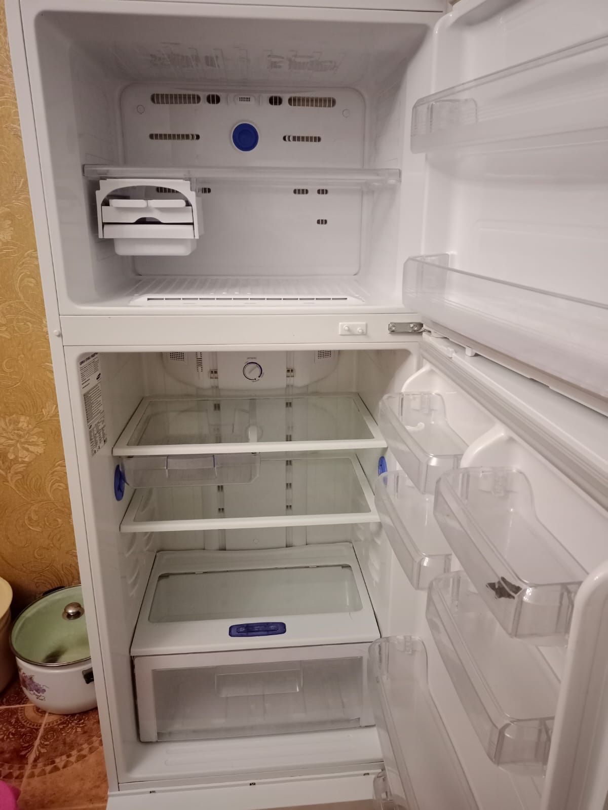Продам идеальный холодильник