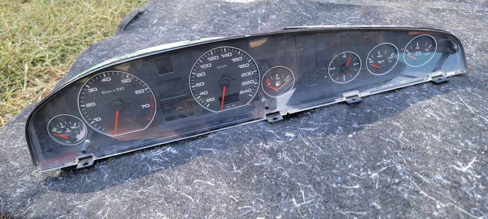 Шиток прибор на ауди.