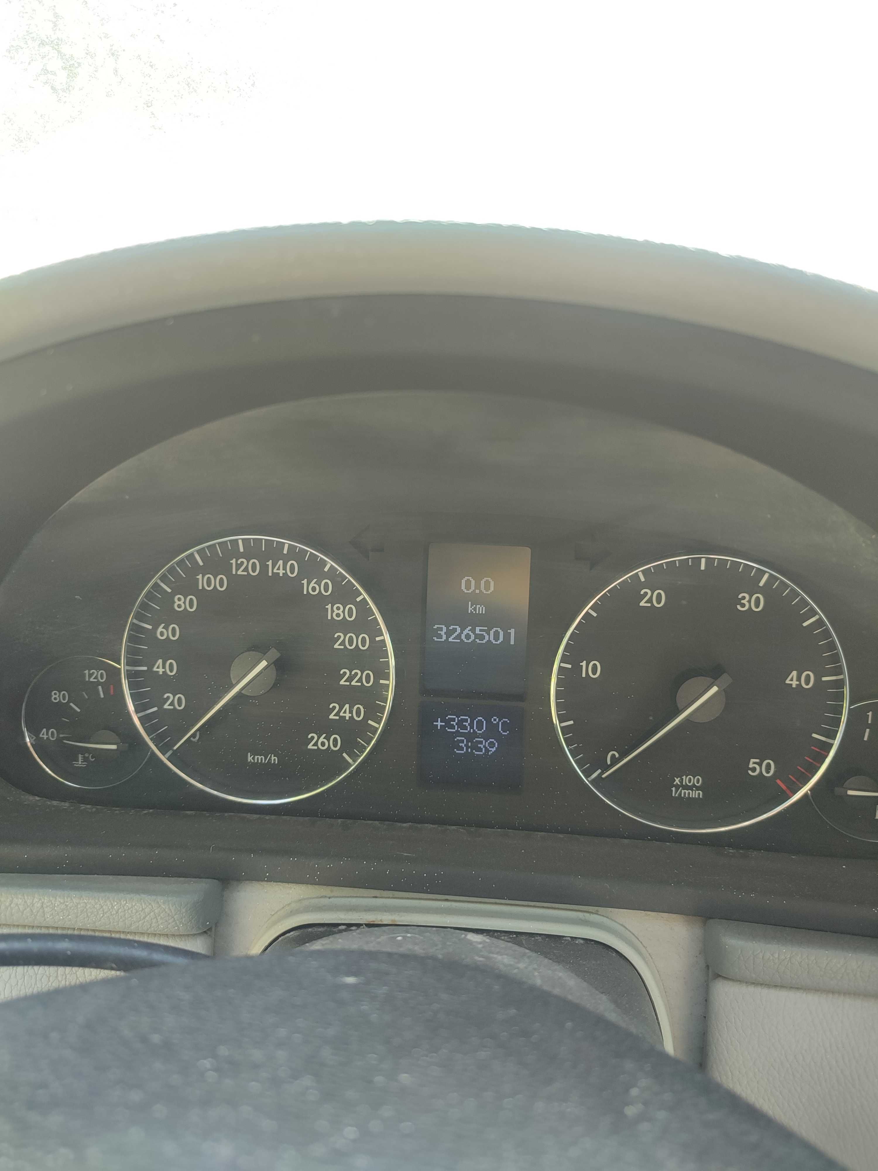 Vând auto Mercedes c220 cdi
