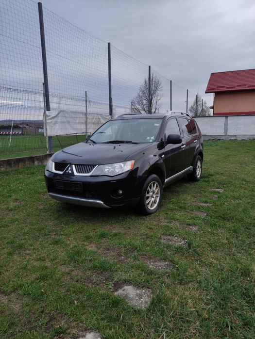 Vând Mitsubishi Outlander 4X4
