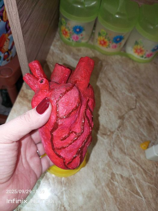 Делаю поделки для школы или детского сада.