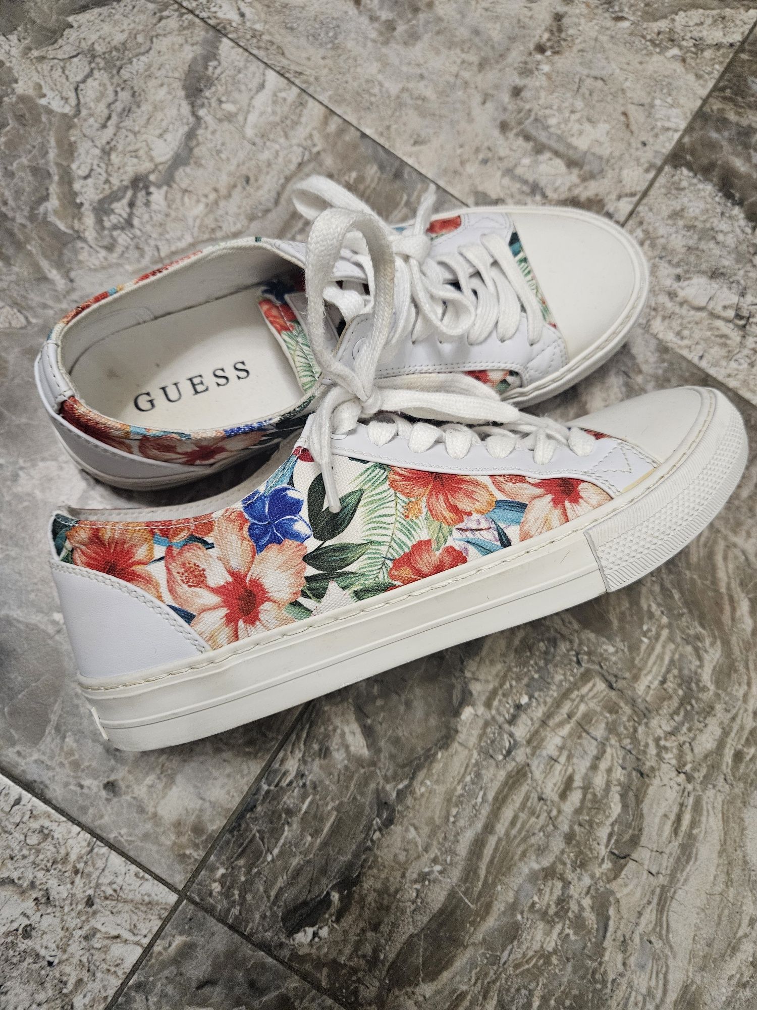 Дамски кецове GUESS