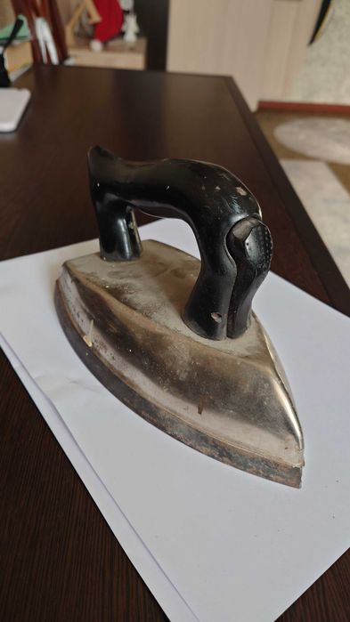 Утюг  С.М.З.  не электрический